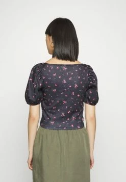 ONLY Petite ONLTHEA FEVER PUFF - Print T-shirt - Black -ONLY Petite store 017240a853c74207b4a7a793b3e80258