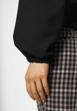 ONLY Petite ONMILEY CROP - Blouse - Black -ONLY Petite store 023b791bf9a645e3814097d64acd3c74