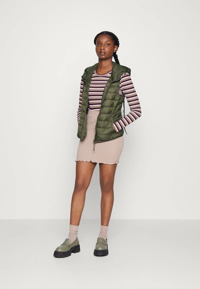 ONLY Petite ONLTAHOE HOOD JACKET - Waistcoat - Forest Night 4 ONLY Petite ONLTAHOE HOOD JACKET - Waistcoat - Forest Night - Image 2