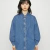 ONLY Petite ONLASPEN LIFE - Button-down Blouse - Medium Blue Denim -ONLY Petite store 07e34f458b514353b53ad2aa4f3a6922