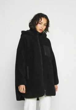 ONLY Petite ONLSASCHA SHERPA JACKET - Winter Coat - Black