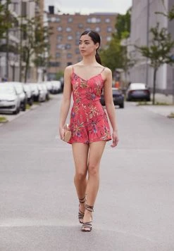 ONLY Petite ONLNOVA LUX MALIBU PLAYSUIT - Jumpsuit - Mineral Red Bright Tropical