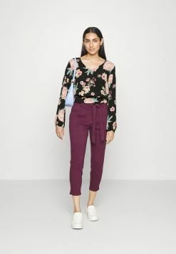 ONLY Petite ONLMARY V NECK - Blouse - Black -ONLY Petite store 10b6eb91f1b9436ca81b7deaa47bee65