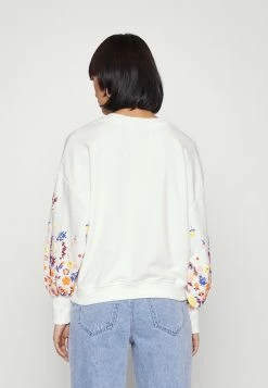 ONLY Petite ONLBROOKE O-NECK FLOWER - Sweatshirt - Cloud Dancer -ONLY Petite store 12952ae5f8904ae29fa46fc9038c3896