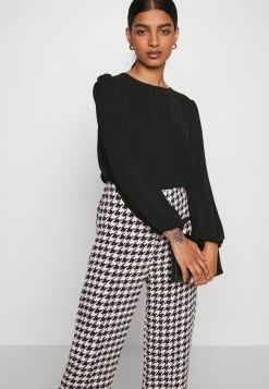 ONLY Petite ONLMETTE O NECK - Blouse - Black -ONLY Petite store 131bdd8d7d724ebdb18c94bfe2cae9d1