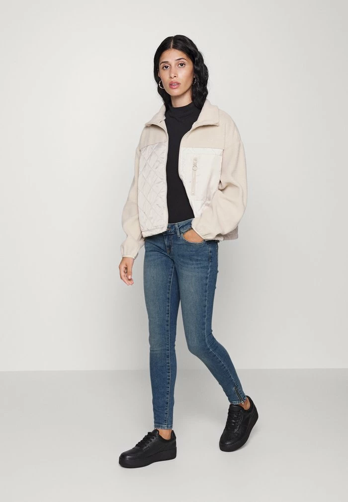 ONLY Petite ONLCORAL - Jeans Skinny Fit - Medium Blue Denim 4 ONLY Petite ONLCORAL - Jeans Skinny Fit - Medium Blue Denim - Image 2