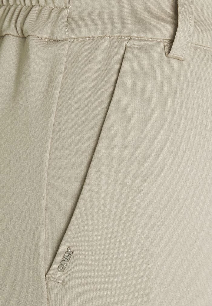 ONLY Petite ONLPOPTRASH EASY - Trousers - Pure 5 ONLY Petite ONLPOPTRASH EASY - Trousers - Pure - Image 3