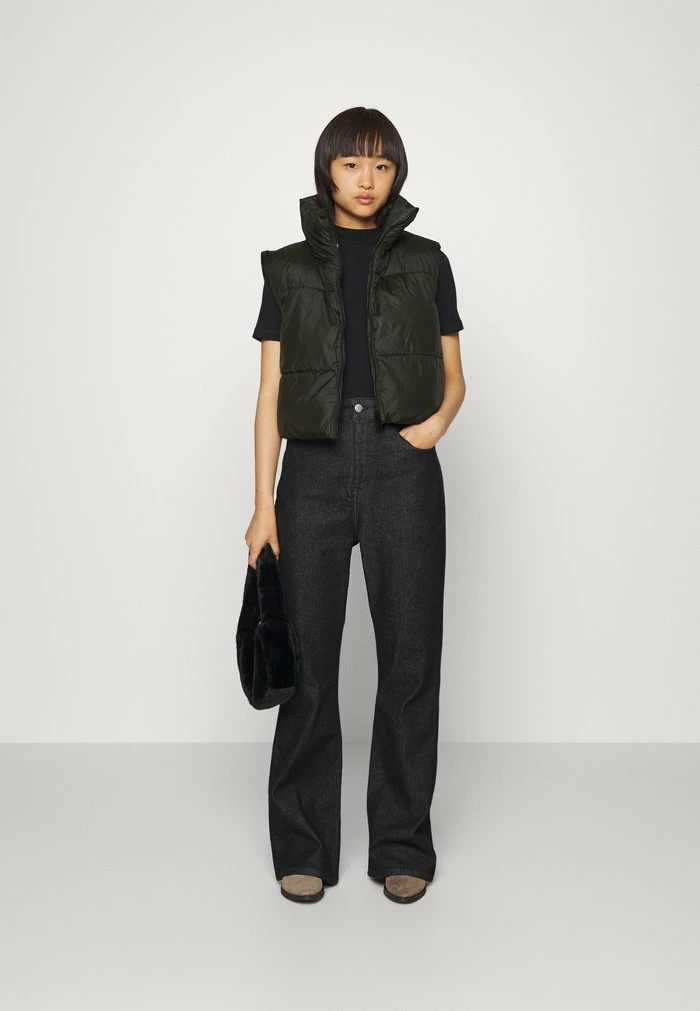 ONLY Petite ONLRICKY SHORT WAISTCOAT - Waistcoat - Black 4 ONLY Petite ONLRICKY SHORT WAISTCOAT - Waistcoat - Black - Image 2