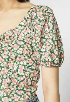 ONLY Petite ONLTHEA FEVER PUFF - Print T-shirt - Greener Pastures -ONLY Petite store 1b60b4ba535b4773ad79ffac5af953c5