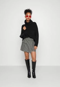 ONLY Petite ONLBEAUTY SKORTS - Shorts - Black Checks/cloud Dancer -ONLY Petite store 1e031f31f5014994a9410623e845a274