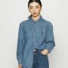 ONLY Petite ONLROCCO LIFE SHIRT - Button-down Blouse - Medium Blue Denim -ONLY Petite store 221d383af3564bc38e2e57533c7f6172