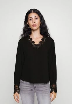 ONLY Petite store 31 ONLY Petite ONLNOVA VERSA - Blouse - Black