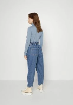 ONLY Petite ONLOVA LIFE CARROT - Relaxed Fit Jeans - Medium Blue Denim -ONLY Petite store 25bdd60d794944fb99c3d369221c085b