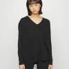 ONLY Petite ONLAMALIA V NECK - Jumper - Black -ONLY Petite store 26afc19890df4f4aa8c0e440a5650427