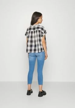 ONLY Petite ONLBLUSH - Jeans Skinny Fit - Light Medium Blue Denim -ONLY Petite store 2b701309cad54b1fbb77f411aaa5a655