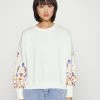 ONLY Petite ONLBROOKE O-NECK FLOWER - Sweatshirt - Cloud Dancer -ONLY Petite store 2eb0949f085a4c9c9ca2b910f879f1ea