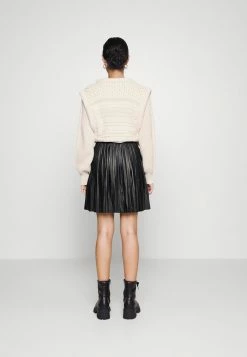 ONLY Petite ONLFIE PLEAT SKIRT - Mini Skirt - Black -ONLY Petite store 2ee31ef095e04632b9e37c212f8c38f1