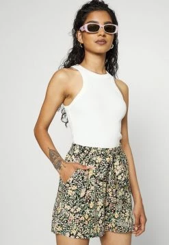 ONLY Petite ONLFREDERIKKE BELT - Shorts - Cloud Dancer /yellow -ONLY Petite store 2f59075ef9b14e21bcc5f1dc7196636e