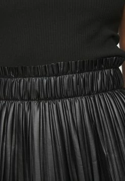 ONLY Petite ONLMIE PLEAT SKIRT - A-line Skirt - Black -ONLY Petite store 34ab2ac30439401ba43f3409116be7ca