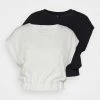 ONLY Petite ONLMAY PLAIN CROP TOP 2 PACK - Basic T-shirt - Black/cloud Dancer 2 ONLY Petite ONLMAY PLAIN CROP TOP 2 PACK - Basic T-shirt - Black/cloud Dancer -ONLY Petite store 377e829eae2641adb365fe272d0aeb11