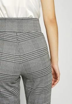 ONLY Petite ONLMICA CHECK - Leggings - Trousers - Cloud Dancer/black/white -ONLY Petite store 3a63e09c327a409ab66daefba65617d4