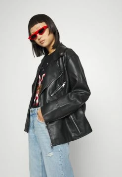 ONLY Petite XMAS YRSA CHRISTMAS - Print T-shirt - Black -ONLY Petite store 3bf57c2d55a84ecd9b18208943da8d03