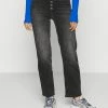 ONLY Petite ONLEVELINA - Straight Leg Jeans - Black Denim 1 ONLY Petite ONLEVELINA - Straight Leg Jeans - Black Denim -ONLY Petite store 3dc63cc70c9f44db9d5c9db405d59822