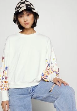 ONLY Petite ONLBROOKE O-NECK FLOWER - Sweatshirt - Cloud Dancer -ONLY Petite store 3e221236bd8a4439a294b4e0e1fa2278