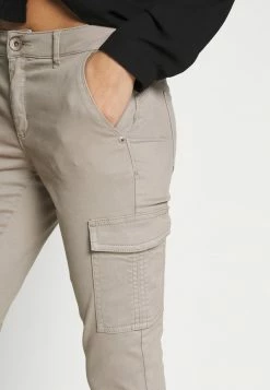 ONLY Petite ONLNEW COLE MIRINDA - Cargo Trousers - Vintage Khaki -ONLY Petite store 4569ec8fd2014b9da35f151d0697e791