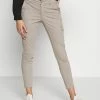 ONLY Petite ONLNEW COLE MIRINDA - Cargo Trousers - Vintage Khaki -ONLY Petite store 46976af7d49c4ed9a4b0485965d47385