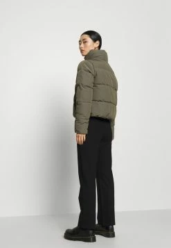 ONLY Petite ONLDOLLY SHORT PUFFER JACKET - Winter Jacket - Grape Leaf -ONLY Petite store 4bd49c83e41d421c85d1e2c184d13573