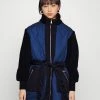 ONLY Petite ONLTHALE QUILT MIX COAT - Summer Jacket - Dark Denim/sky Captain/night Sky 1 ONLY Petite ONLTHALE QUILT MIX COAT - Summer Jacket - Dark Denim/sky Captain/night Sky -ONLY Petite store 4f8a85eb18ba426d9eb9128e0f7c2d45