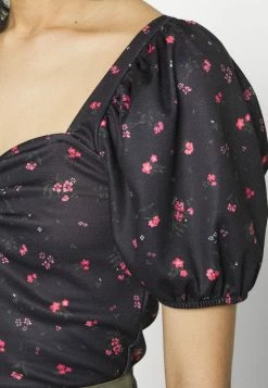 ONLY Petite ONLTHEA FEVER PUFF - Print T-shirt - Black -ONLY Petite store 582d8c6511c245bf8aaa7f527ca6adf7