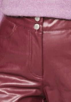 ONLY Petite ONLJESSIE FAUXLEATHER ZIP PANT - Trousers - Windsor Wine -ONLY Petite store 59a69b6c705044f895effa2950c017e0