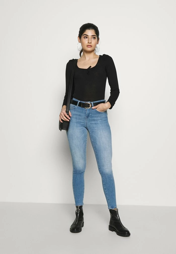 ONLY Petite ONLPOWER MID PUSH UP - Jeans Skinny Fit - Light Blue Denim 4 ONLY Petite ONLPOWER MID PUSH UP - Jeans Skinny Fit - Light Blue Denim - Image 2
