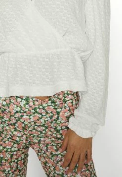 ONLY Petite ONLSTEFFIE V NECK - Jumper - Cloud Dancer -ONLY Petite store 5e195104fb7d4458a2ecbbbff47af407