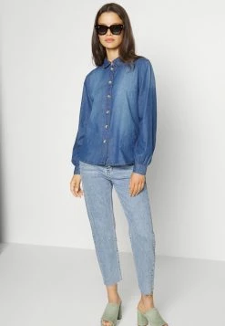 ONLY Petite ONLEMILY - Straight Leg Jeans - Light Blue Denim -ONLY Petite store 5ef4916050c64b7aa50d3255ce861490