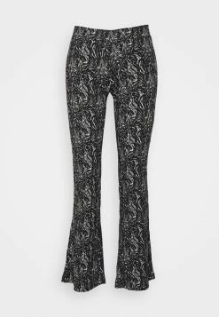 ONLY Petite ONLLUA FLARED PANT - Trousers - Black -ONLY Petite store 613b4f3cffb24bce9851cebe76042dd4