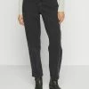 ONLY Petite ONLROBBIE - Relaxed Fit Jeans - Black Denim -ONLY Petite store 61679eedd4ab441ab9cea6b6a4e15aba