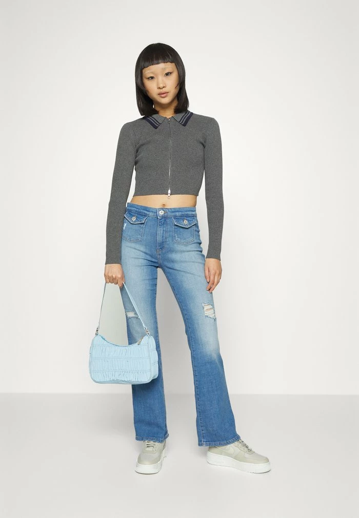 ONLY Petite ONLBLAKE LIFE FLARED - Relaxed Fit Jeans - Medium Blue Denim 4 ONLY Petite ONLBLAKE LIFE FLARED - Relaxed Fit Jeans - Medium Blue Denim - Image 2