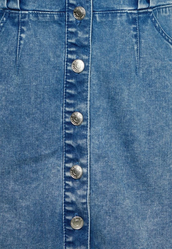 ONLY Petite ONLFLEUR BUTTON DRESS - Denim Dress - Light Blue Denim 5 ONLY Petite ONLFLEUR BUTTON DRESS - Denim Dress - Light Blue Denim - Image 3