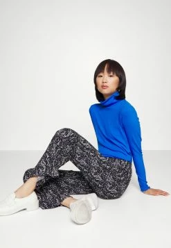 ONLY Petite ONLLUA FLARED PANT - Trousers - Black -ONLY Petite store 67479fbab8e74675962bef7c2ebadf1a