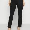 ONLY Petite ONLRAIN LIFE - Slim Fit Jeans - Black