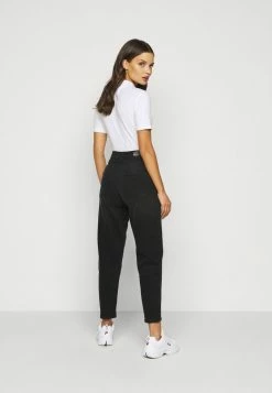 ONLY Petite ONLVENEDA LIFE MOM - Straight Leg Jeans - Black -ONLY Petite store 6e50454be4a943f2bdbe9a4a25aa1795