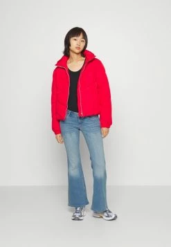 ONLY Petite ONLCORAL ANKLE FLARED - Relaxed Fit Jeans - Light Blue Denim -ONLY Petite store 775d30ad3c5343d4ab87cdb4f43380bf