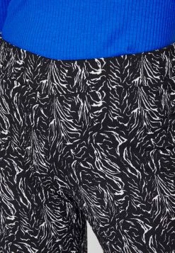 ONLY Petite ONLLUA FLARED PANT - Trousers - Black -ONLY Petite store 778570ec5ad14856a7128e1b9a097929