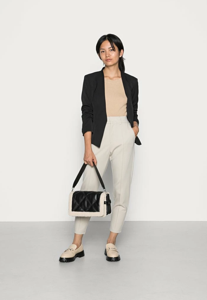 ONLY Petite ONLPOPTRASH LIFE MID WAIST PIN TAILOR - Trousers - Pumice Stone 4 ONLY Petite ONLPOPTRASH LIFE MID WAIST PIN TAILOR - Trousers - Pumice Stone - Image 2