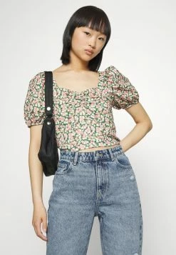 ONLY Petite ONLTHEA FEVER PUFF - Print T-shirt - Greener Pastures -ONLY Petite store 78847cb261834ad8b286941809f9ebdb