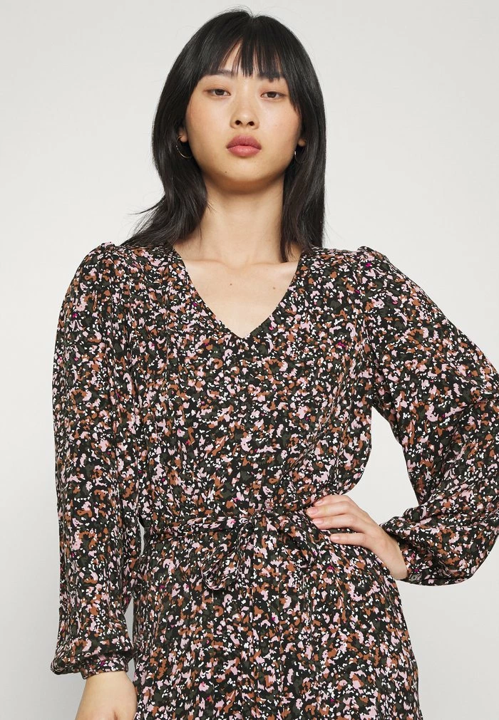 ONLY Petite ONLALMA LIFE ALLY DRESS - Day Dress - Black 6 ONLY Petite ONLALMA LIFE ALLY DRESS - Day Dress - Black - Image 4