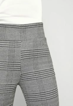 ONLY Petite ONLMICA CHECK - Leggings - Trousers - Cloud Dancer/black/white -ONLY Petite store 7d975f0dec5342d0932bef11ef984a8d